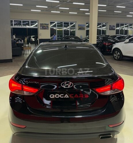 Hyundai Elantra-13