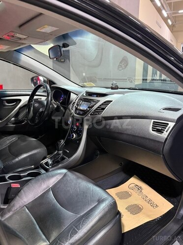 Hyundai Elantra-15