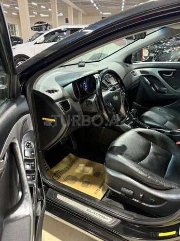 Hyundai Elantra-14