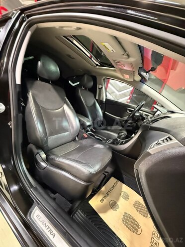 Hyundai Elantra-17