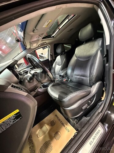 Hyundai Elantra-16