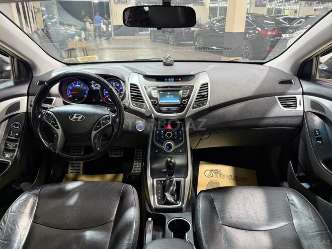 Hyundai Elantra-18