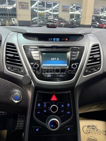 Hyundai Elantra-21