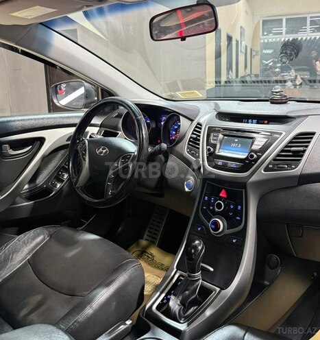 Hyundai Elantra-22