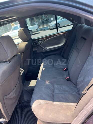 Mercedes E 240-15