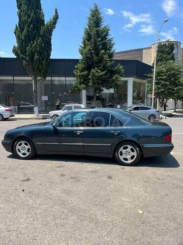 Mercedes E 240-4