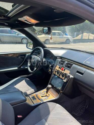 Mercedes E 240-9