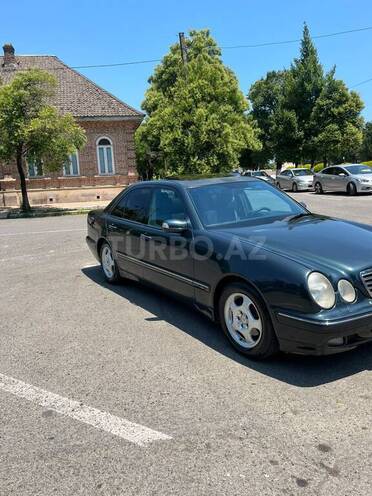 Mercedes E 240-3