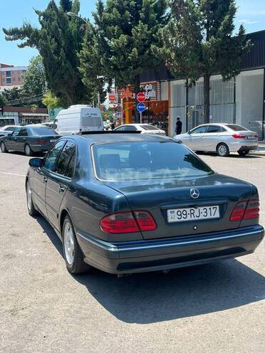 Mercedes E 240-5