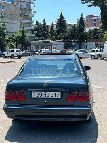 Mercedes E 240-6