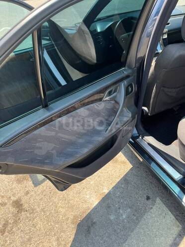 Mercedes E 240-14