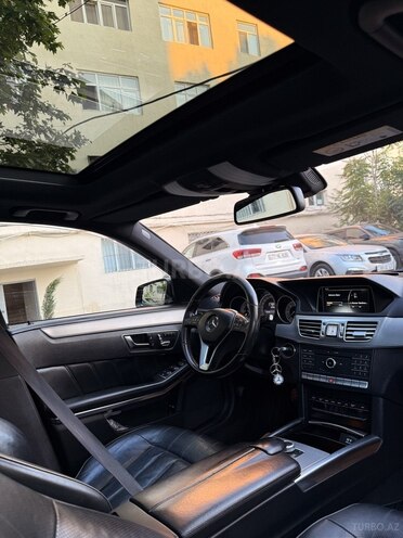 Mercedes E 220-11