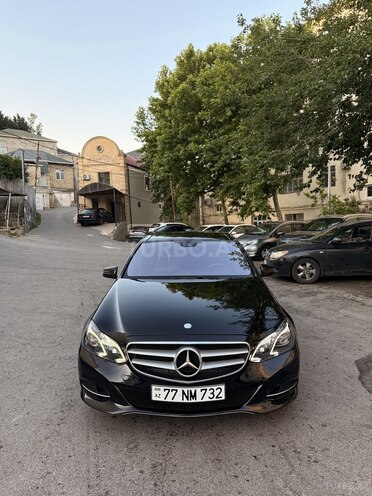Mercedes E 220-1