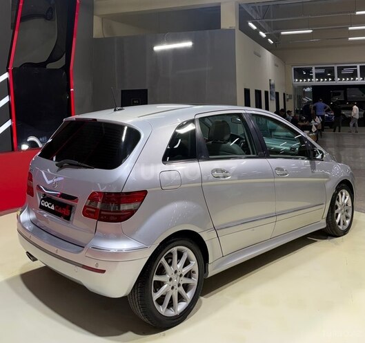 Mercedes B 200-8