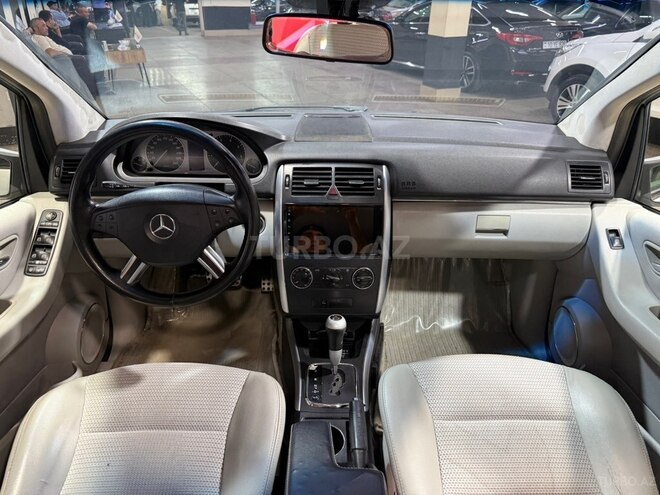 Mercedes B 200-14