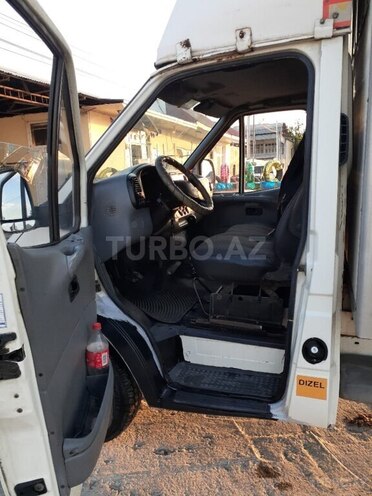 Ford Transit-6