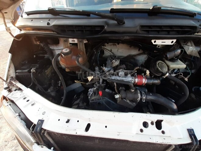 Ford Transit-9