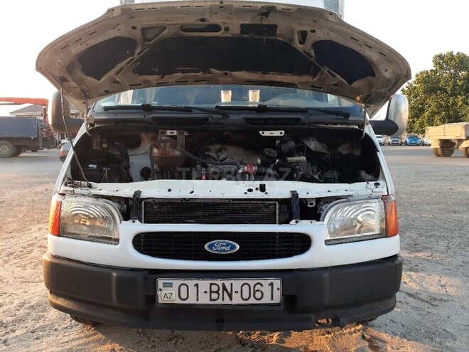 Ford Transit-8