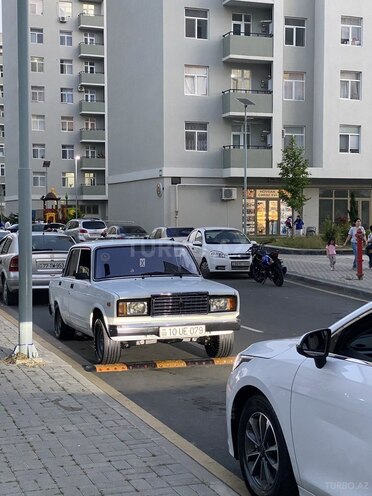 LADA (VAZ) 2107-1