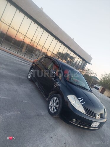 Nissan Tiida-11