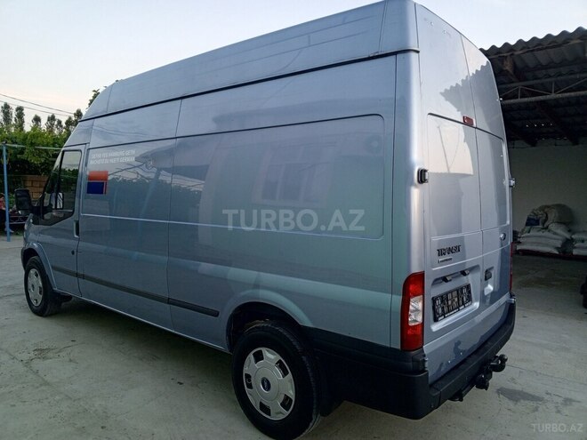 Ford Transit-4