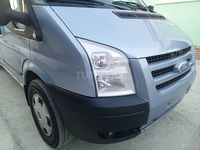 Ford Transit-5