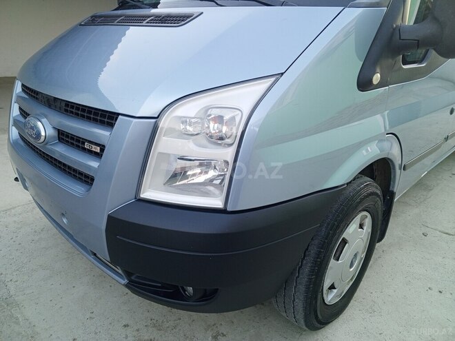 Ford Transit-6