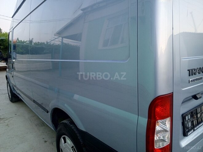 Ford Transit-9