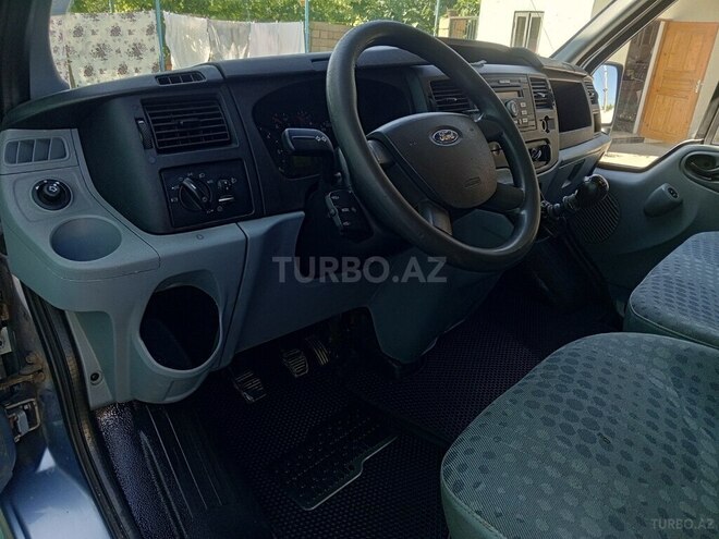 Ford Transit-16