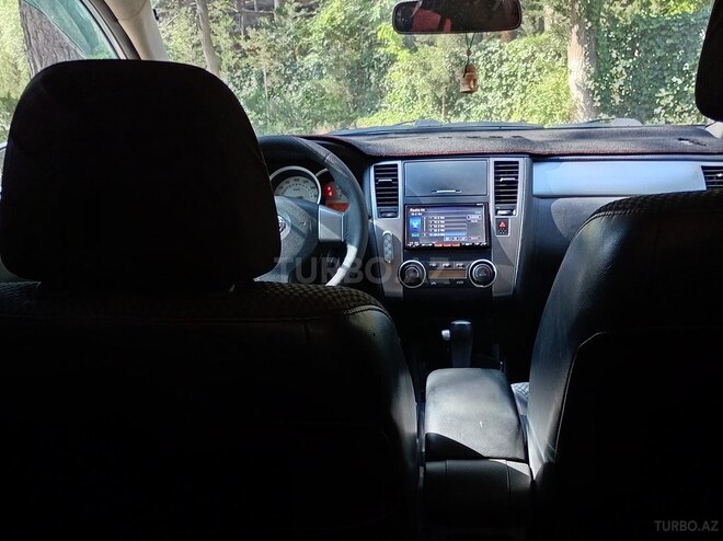 Nissan Tiida-13