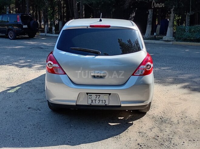 Nissan Tiida-11
