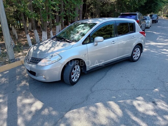 Nissan Tiida-5
