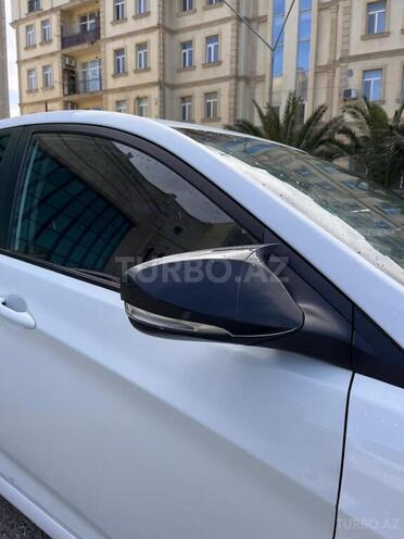Hyundai Accent-5