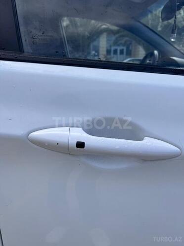 Hyundai Accent-4