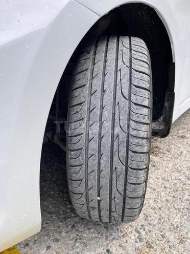 Hyundai Accent-7