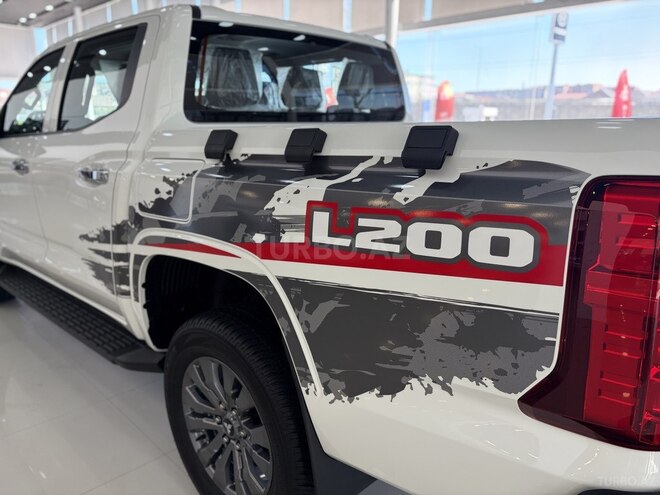 Mitsubishi L200-7