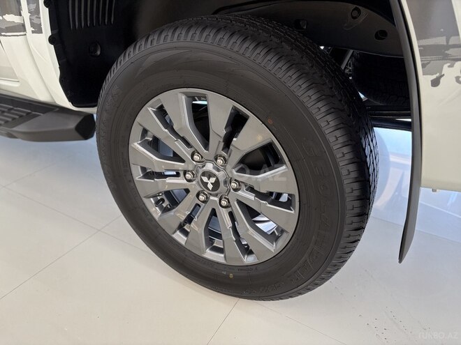 Mitsubishi L200-13