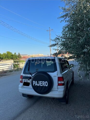 Mitsubishi Pajero io-3