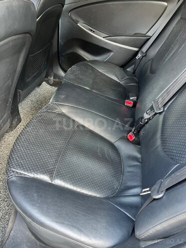 Hyundai Accent-7
