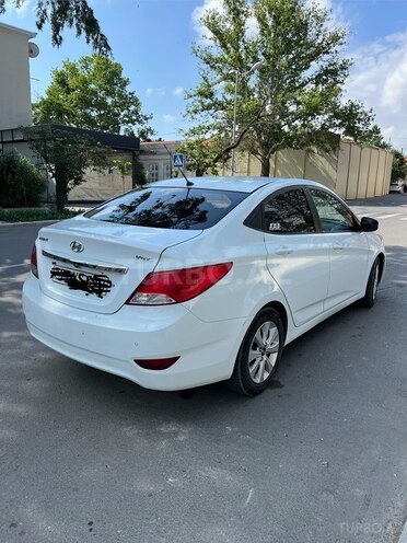 Hyundai Accent-4