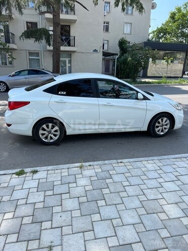 Hyundai Accent-5
