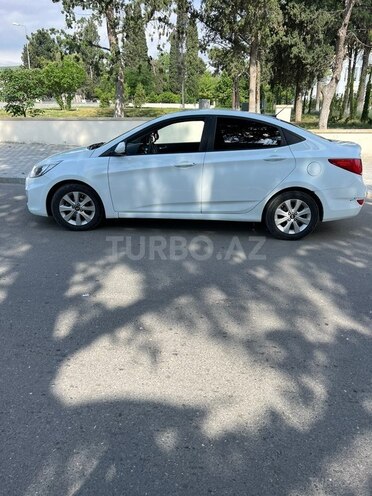 Hyundai Accent-6