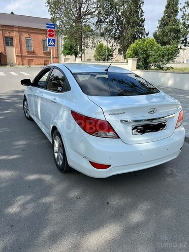 Hyundai Accent-3
