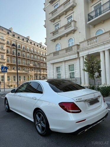 Mercedes E 300 4MATIC-9
