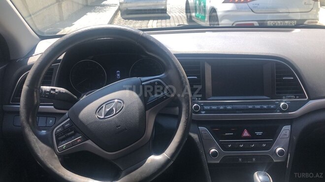 Hyundai Avante-3