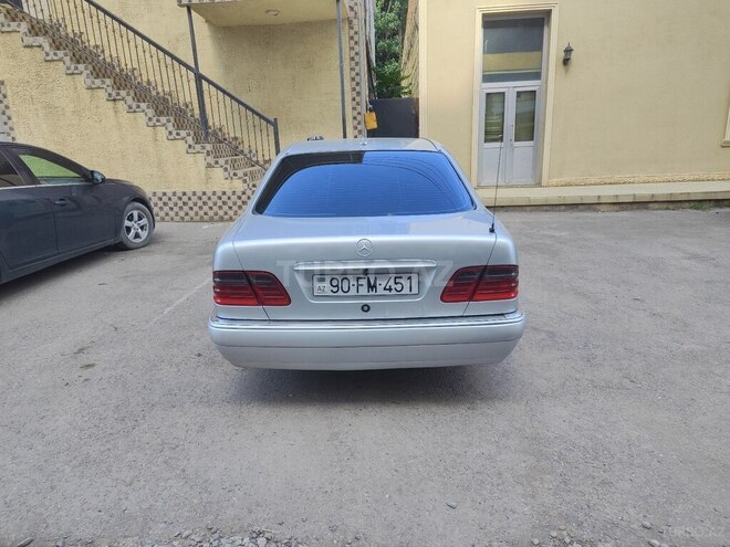 Mercedes E 280 4MATIC-3