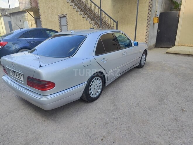 Mercedes E 280 4MATIC-2
