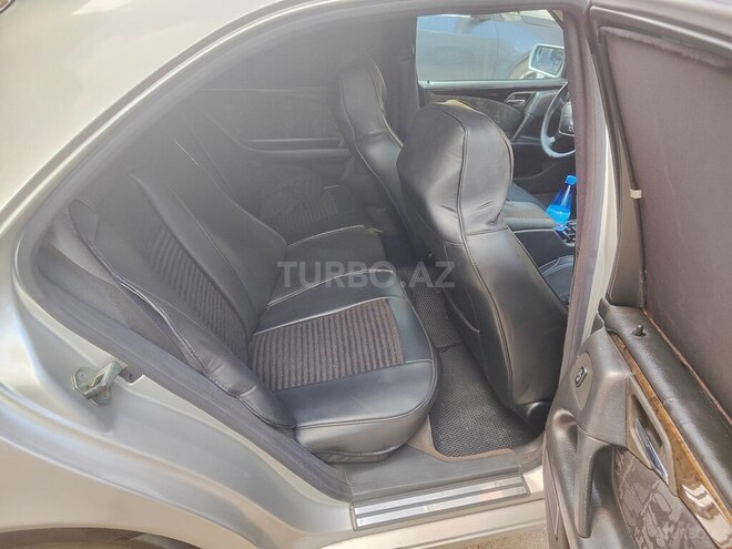 Mercedes E 280 4MATIC-5