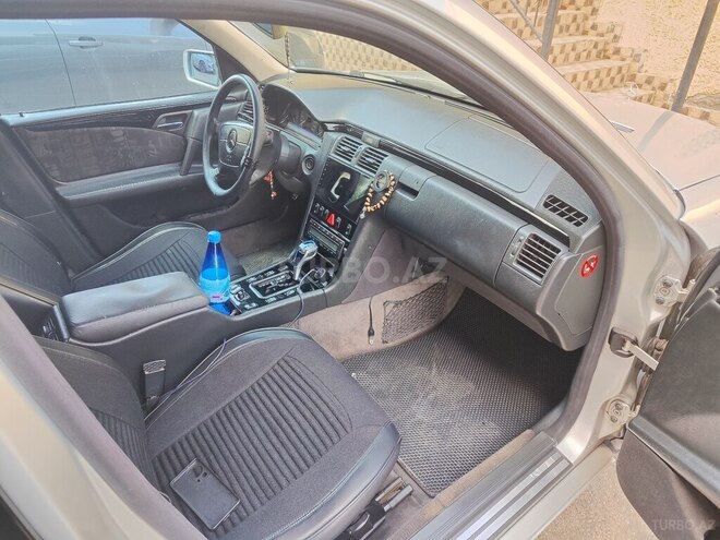 Mercedes E 280 4MATIC-4