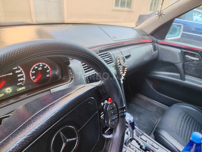 Mercedes E 280 4MATIC-10